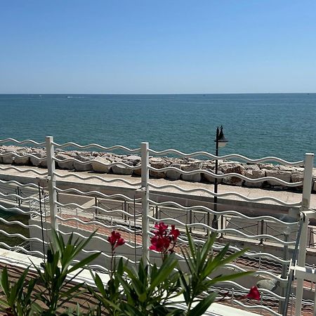 Ca Dell'Angelo - Caorle Lejlighedshotel Eksteriør billede
