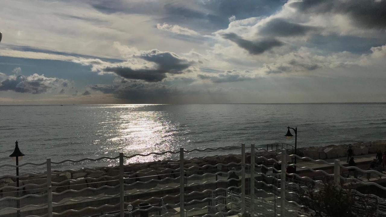 Ca Dell'Angelo - Caorle Lejlighedshotel Eksteriør billede